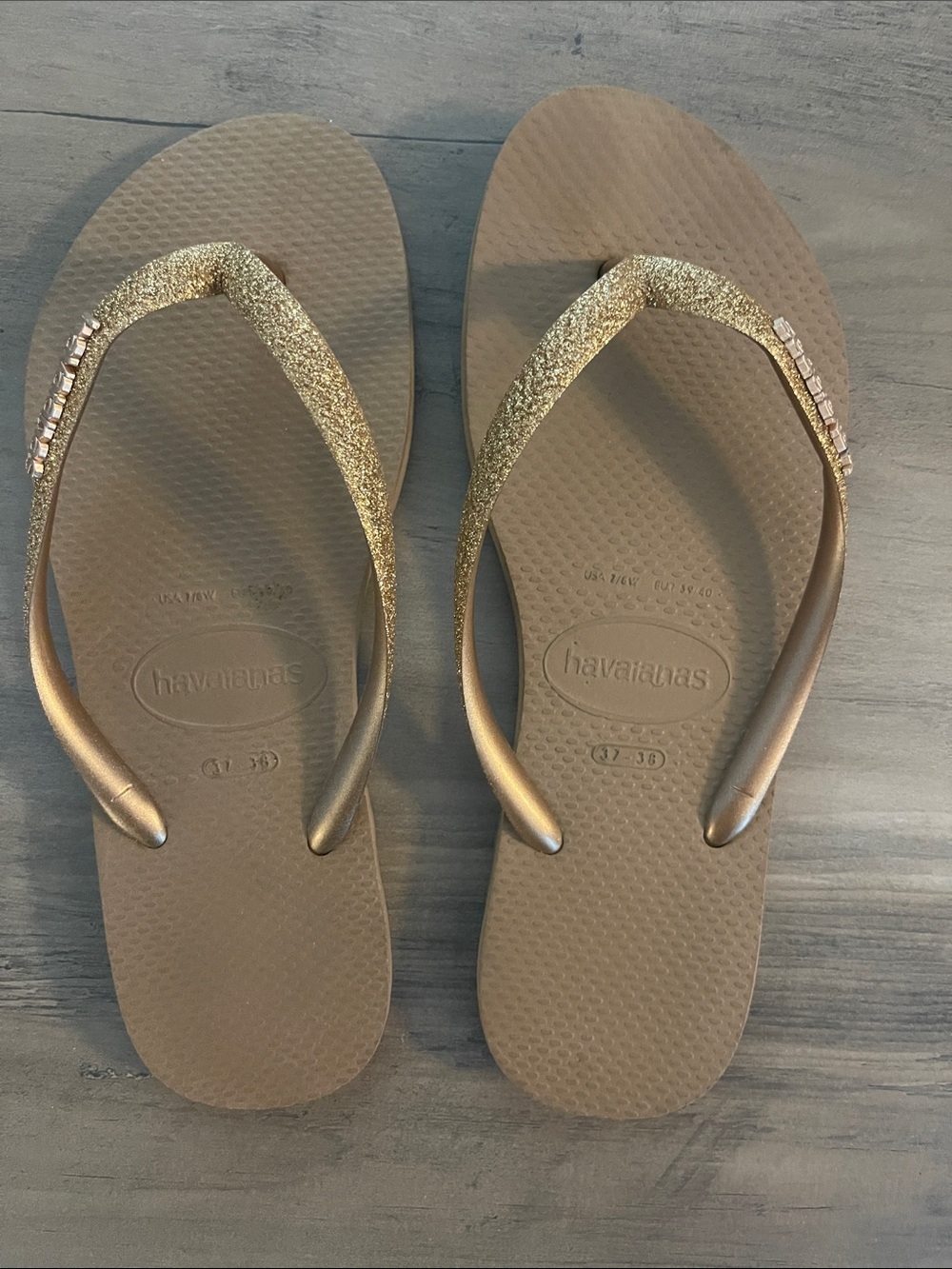 Havaianas Women’s Gold Glitter Strap Flip Sandals